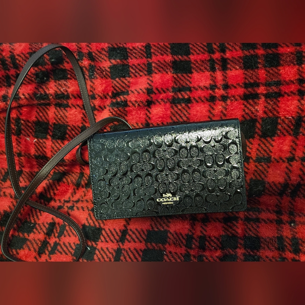 Coach Signature Debossed Patent Leather Fold Clutch Crossbody Black F15620 NEW